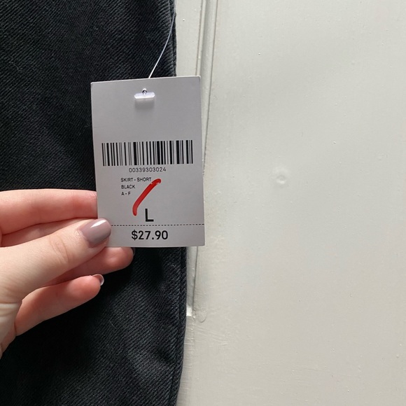 NEW! Studded black skirt - Picture 3 of 5